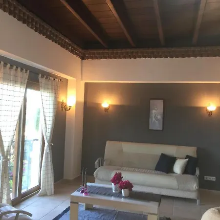 Elegant 2/3 Villa